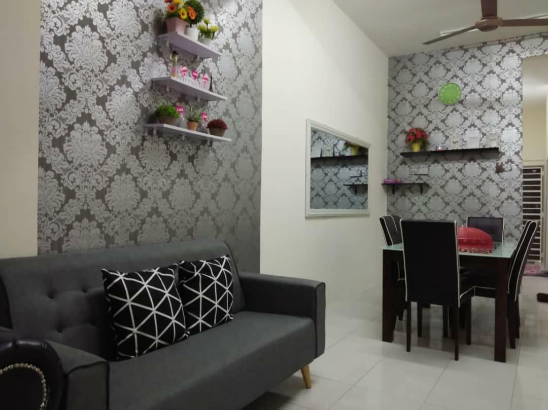 Zah'Ra Homestay 쿠알라 리피스 외부 사진