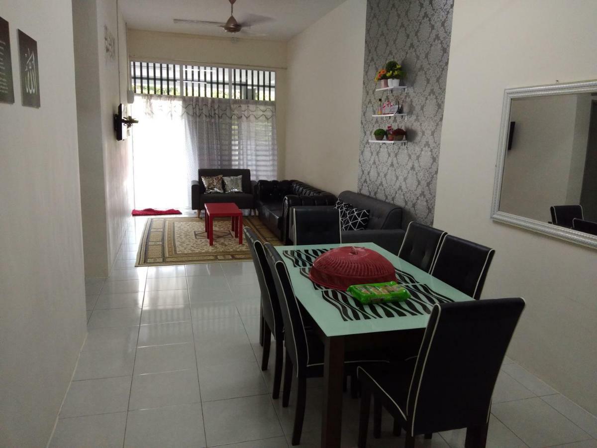 Zah'Ra Homestay 쿠알라 리피스 외부 사진
